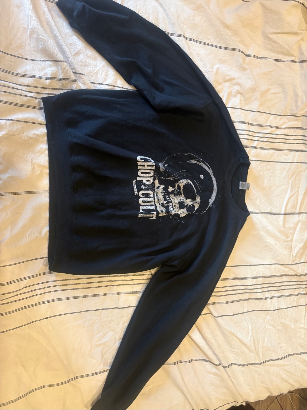 Gildan Black Crewneck Sweatshirt with Skull Graphic